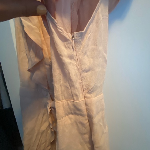 White closet ROMPER Worn 2x. Was in storage and wrinkly - Picture 3 of 4